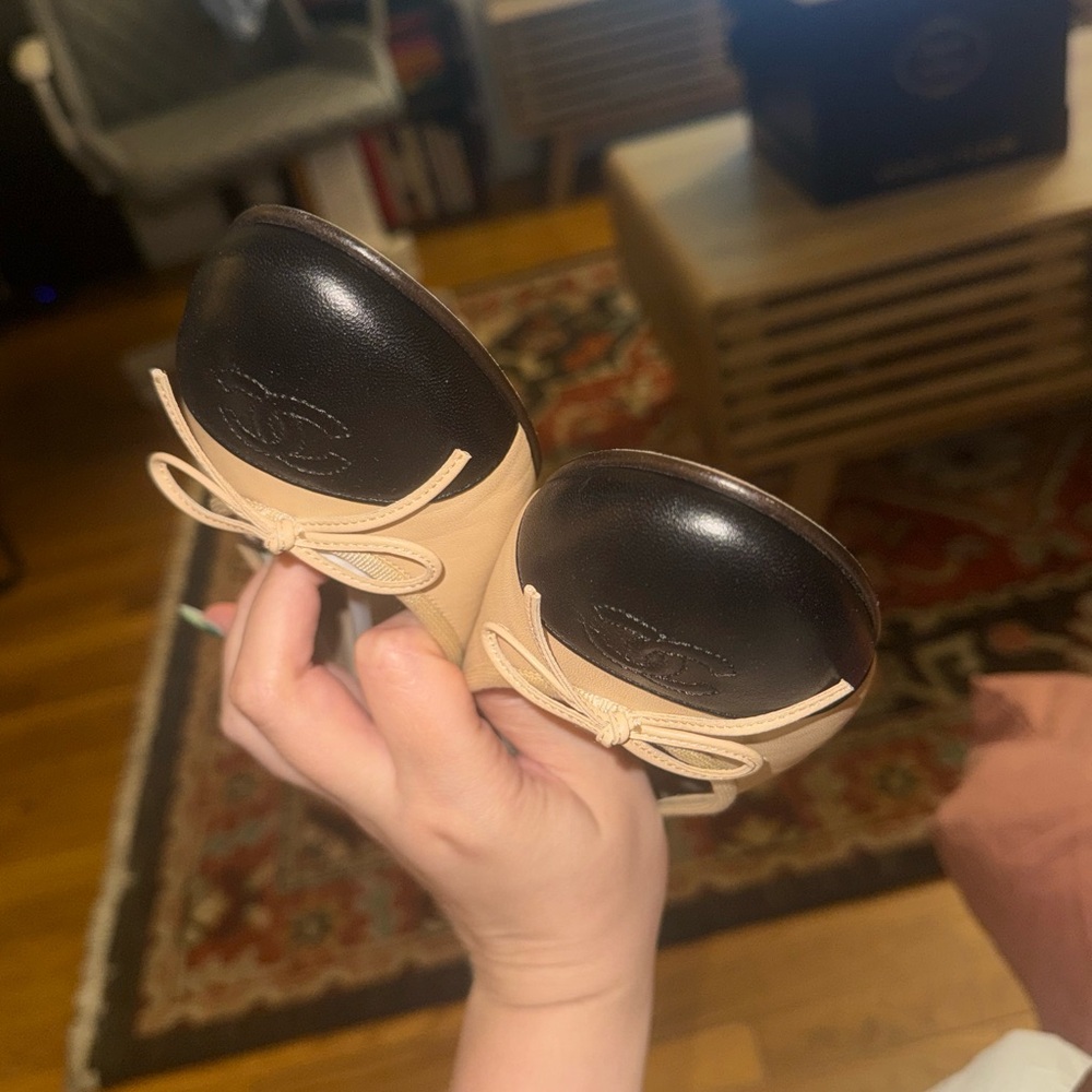 New in box Chanel lambskin flats - Picture 4 of 6